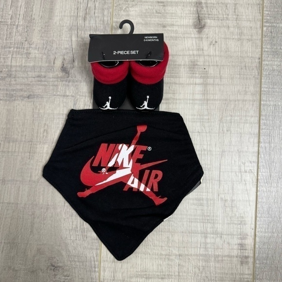 NWT Nike Air Newborn-6 Month 2-Piece Set - Picture 1 of 4
